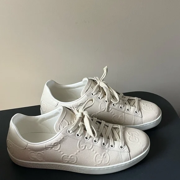 Gucci Sneakers. Like new. Only worn 3 times. Extra laces and dust bag included. - Picture 1 of 6